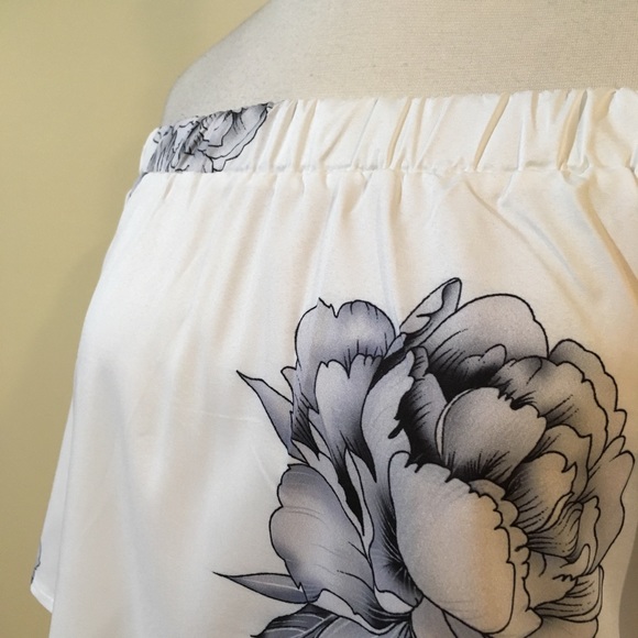 💥 CLEARANCE 💥 High Low Off Shoulder Floral Blouse - Picture 6 of 7